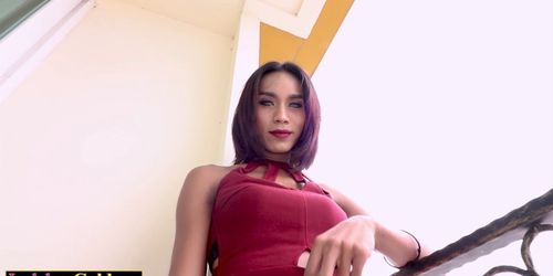Ladyboy hooker smoking her clients BWC and fucks him