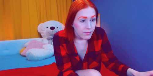 Naked camgirl with red eyebrows