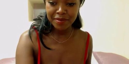 Sexy Cam Ebony Babe flashes nipple