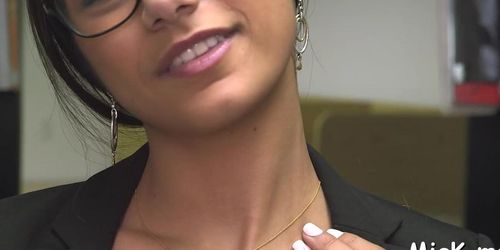 Sweet brunette mia khalifa is showing her big hard nipp