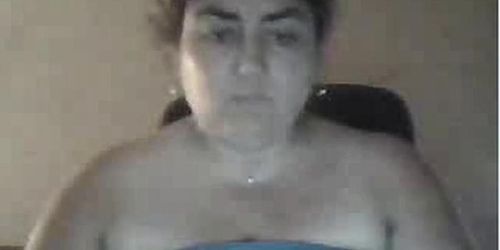 bbw milf shows tits on cam