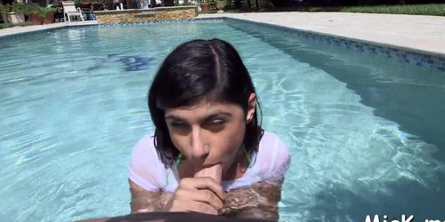 Meat sucking by a divine latina brunette mia khalifa