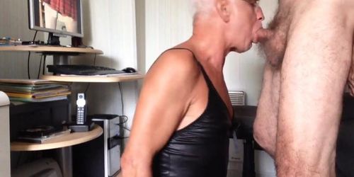 Bernard me prend puis je le suce