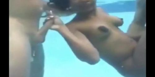 black woman  sucking 2 cocks underwater