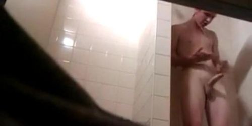 Str8 spy caught a friend jacking in the shower