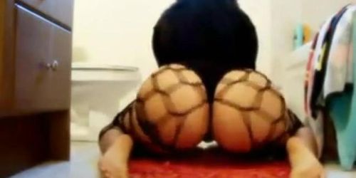 arab girl twerking with a fat ass