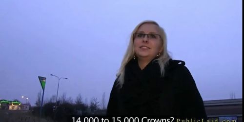 Blonde with glasses fucking outdoor in dusk