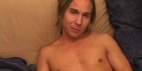 Straight amateur twink gets a sweet handjob