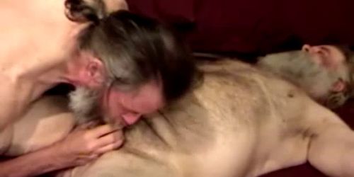 Hairy homeless duo sucking for facials