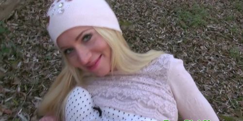 Euro pulicsex slut jizzed on outdoors