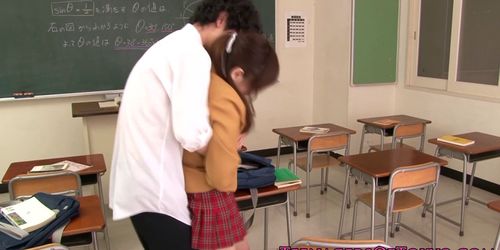 Ultracute japanese schoolgirl sucking dick