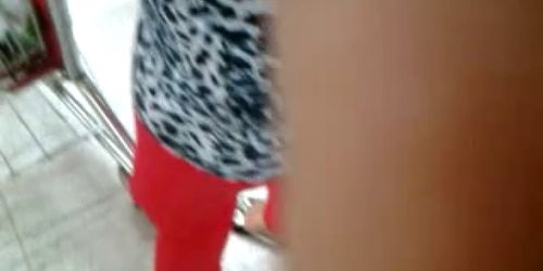 Arrimon madura jeans rojos y blusa leopardo (2da parte)