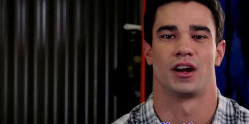 Gaysex muscle jock wanking at the gym