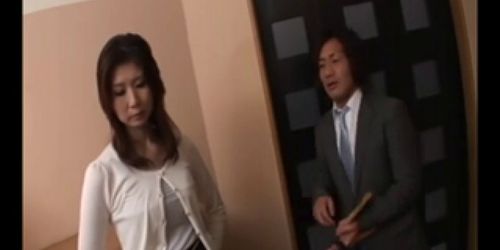 Horny businessman seduces sexy cougar Nanako Yoshioka i