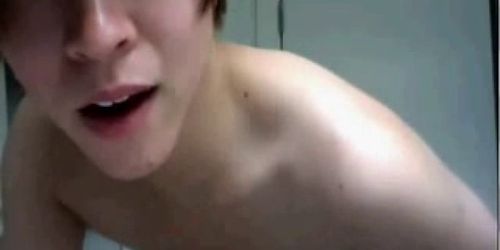 Hot Asian Twink Jerking
