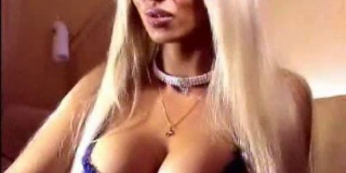 Busty milf amateur webcam girl