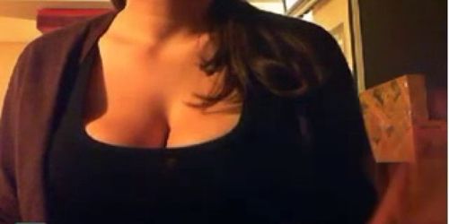 Big boobed chick flashes in a public pub 3