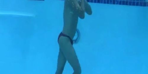 CACHONDEANDO EN LA ALBERCA