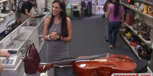 Brazilian woman pawns a Cello and nailed at the pawnsho