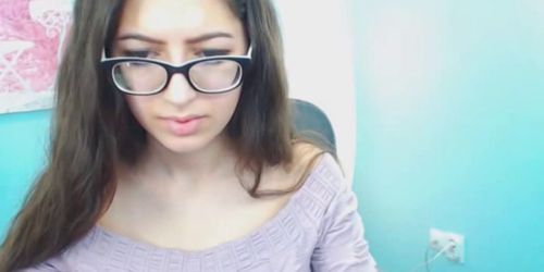 Hot Nerdy Teen Babe Play her Pussy