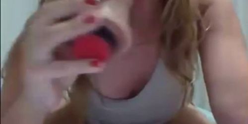 Amateur milf Milly toys both holes on webcam