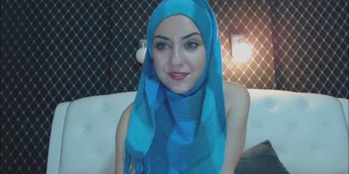 This Muslim Babe Is A Real Sex Bomb