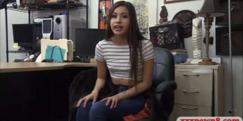 Amateur babe gets fucked by pawn keeper in his office