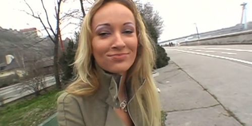 Mindblowing outdoor blowjob