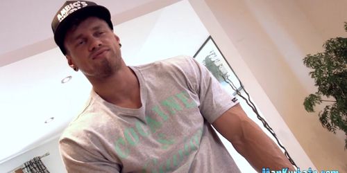 Buff dude enjoys masturbating in the office