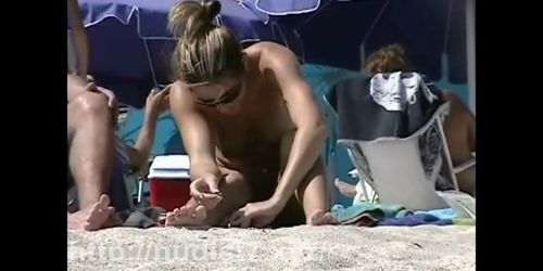 Real nudist chicks on hidden beach cam