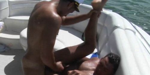 Muscular hunk bangs ass hard