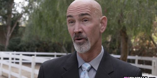 Rich blonde wife shemale anal fucked by a strong guy