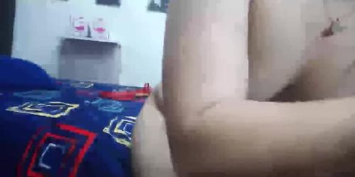 Shaved pussy camgirl fucking dildo