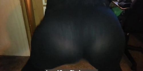 she shakin that ass