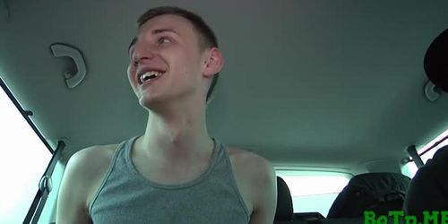 Gay gets his butt poked in a car