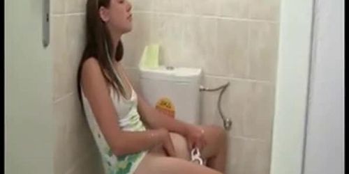 Teen masturbating in the toilet