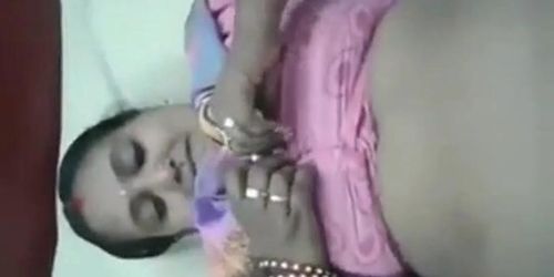 Aunty showing