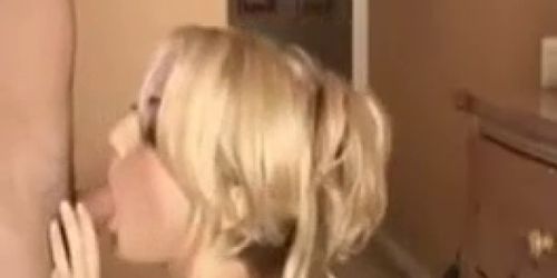 Amateur blond gives neighbor a bj