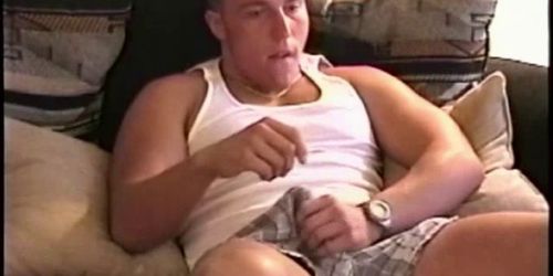 Real straight dude jerking his dong and teases older ma