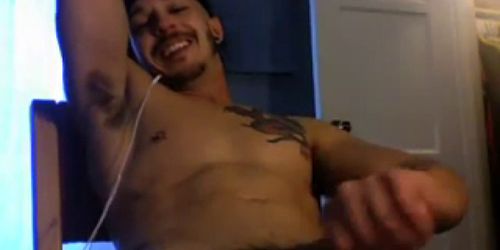 Hot hunk jerks off and cums on his abs