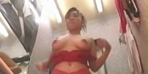 Assian amateur cutie in the changing room