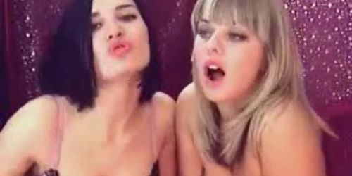 Sexy Lesbians Licking Pussies