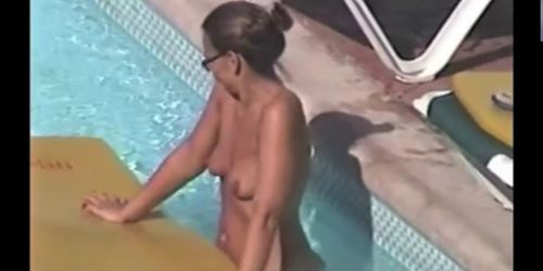 Hedo III naked chick at pool