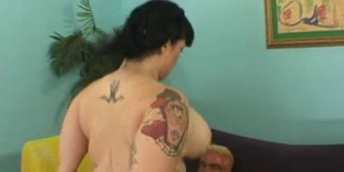 tatooed amateur bbw fucks like a pro