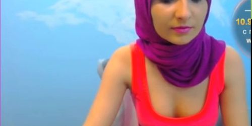 Hot Arab babe dancing with hijab on.