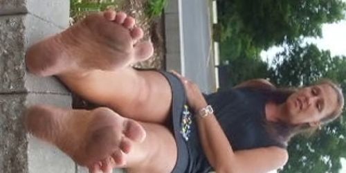 Donna's Dirty Feet Again