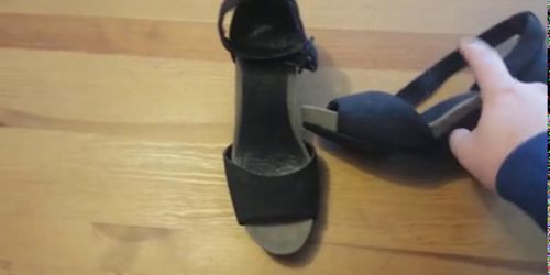 die Schuhe(Gr.35) der Nachbarin gefickt und vollgesprit