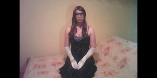 Amateur tranny masturbates in black satin prom dress