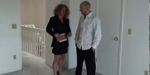 Muscle bitch realtor gets what she wants