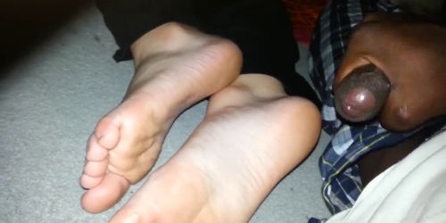 Cumming on gf's feet as she in bed